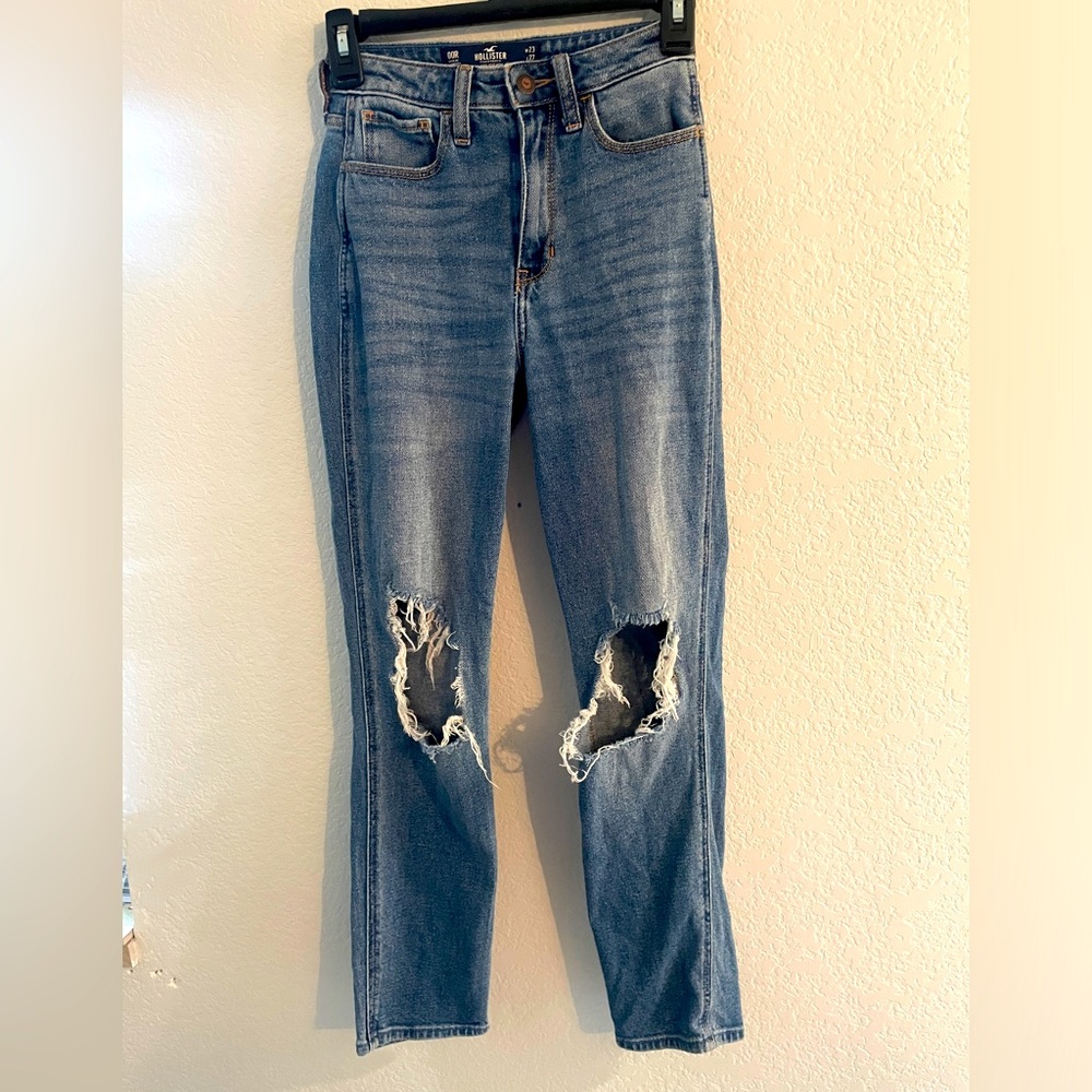 Hollister ultra high rise mom Jean size 00R or 23 inches great condition